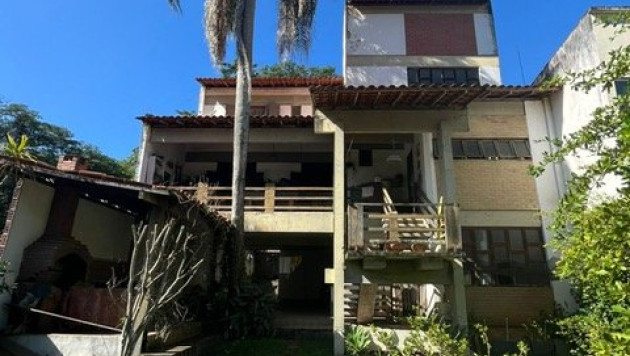 Casa com 05 dormitórios - Pendotiba Casa