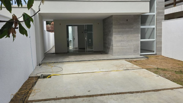 Casa com 03 dormitórios – Engenho do Mato Casa